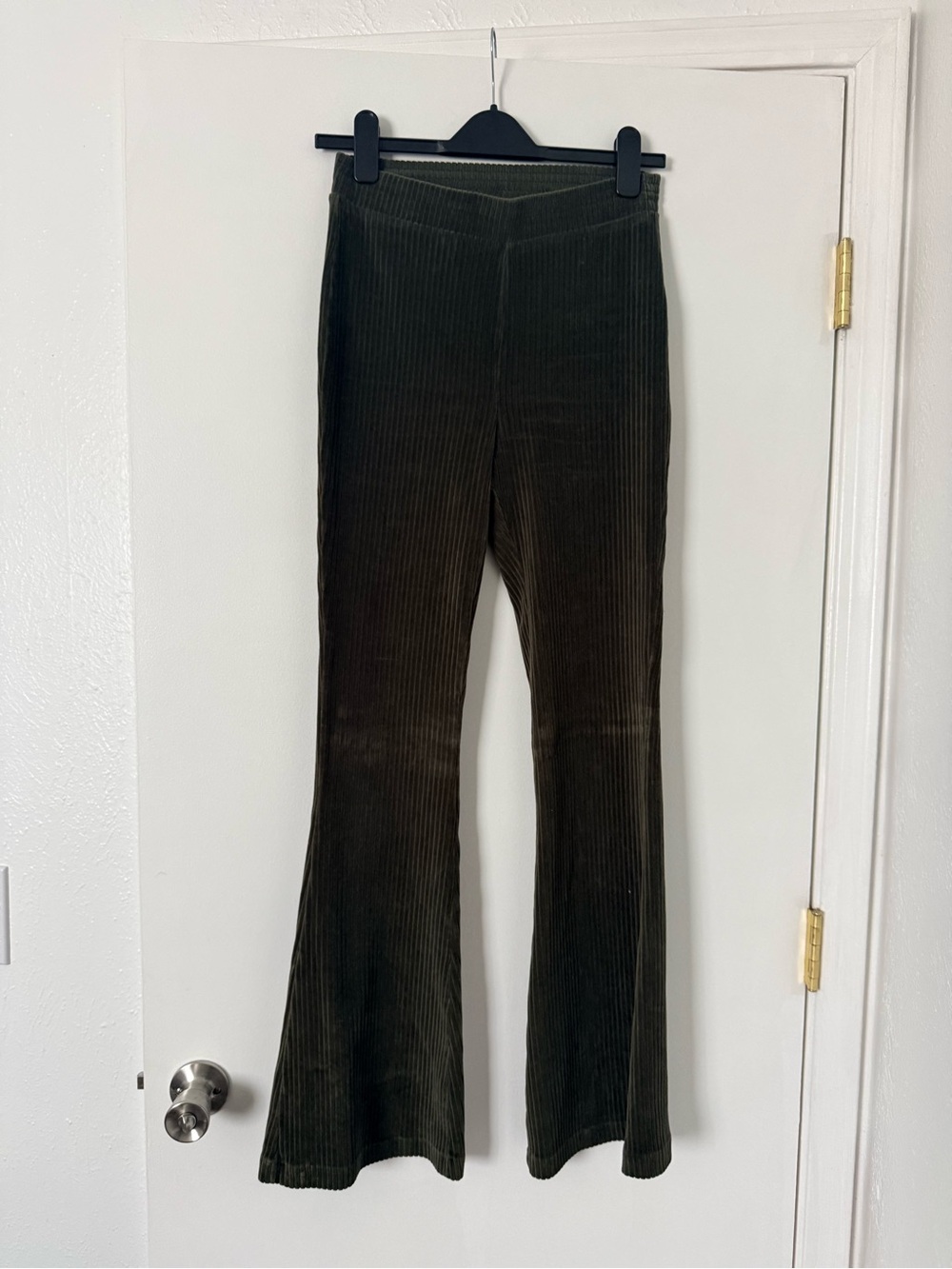 Aerie Grooveon Rib Velour Flare Pants in Olive Green